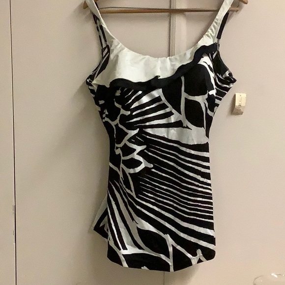 NWT Siren sz46 Orig$55 One piece. Sliming suit. - Picture 2 of 5